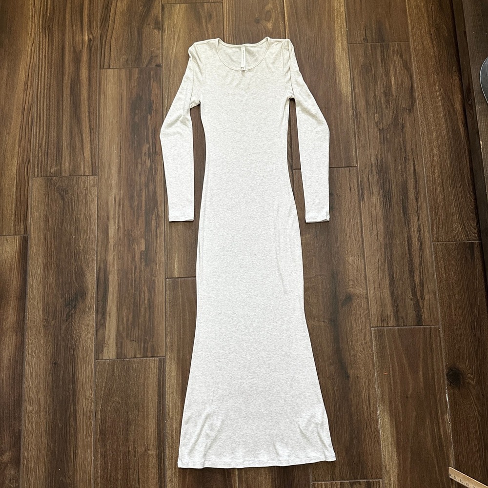 The Group by Babaton Aritzia Grey Ribbed Long Sleeve Maxi Dress Medium 117607